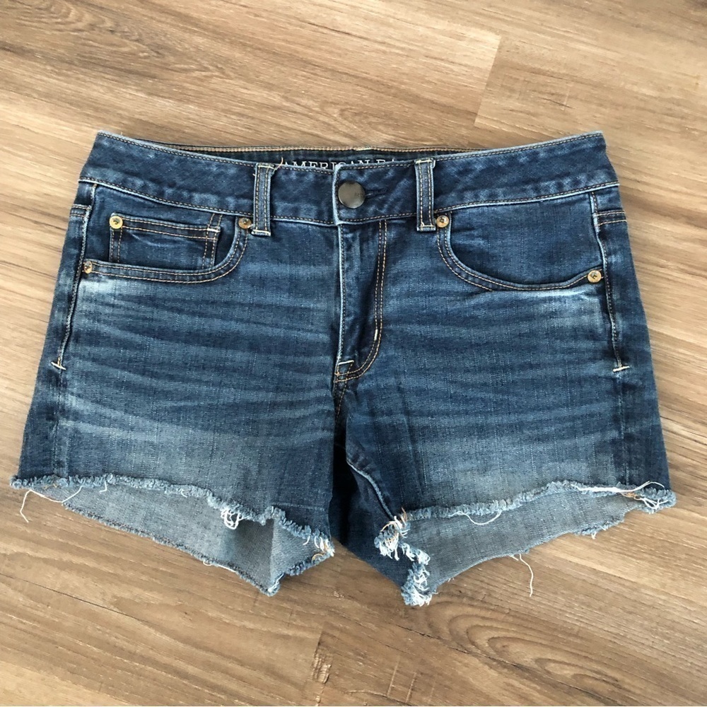 American Eagle Outfitters Dark Wash Super Stretch Shorties Size 4